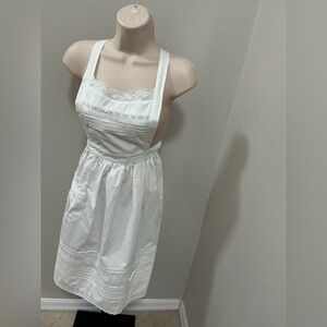 Vintage Brownstone studio apron in white